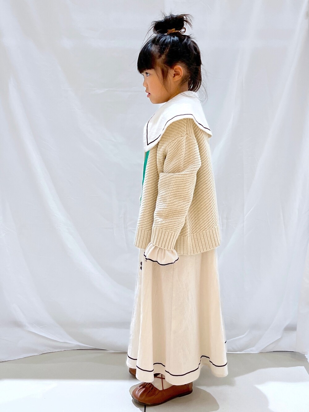 「ローリーズファーム公認インフルエンサー、ローリーズファーム(LOWRYS FARM)、ローリーズファームキッズ、ローリーズスタイル、LOWRYS FARM KIDS、キッズコーデ、キッズファッション、キッズ服、ワンピース、カーティガン」｜「LOWRYS FARMのＶネックニットカーディガン　356969（カーディガン/ボレロ、グリーン系）」を使った、とりゅうさん（レディース・156cm）の秋コーディネートの3枚目の写真