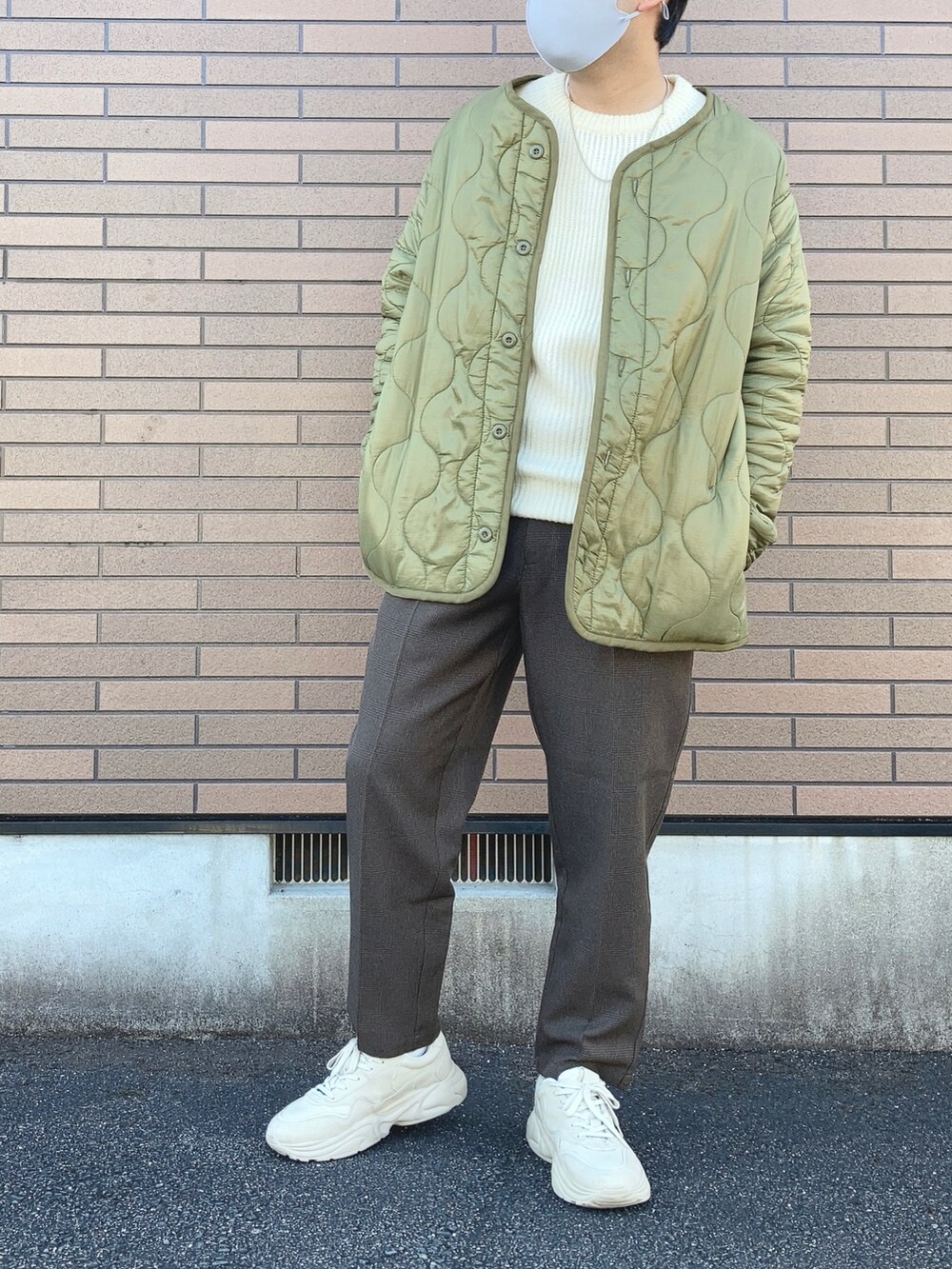 「私の推しブランド、大人コーデ、シンプルコーデ、キルティングジャケット、スニーカー、GU、ベージュ、着回しコーデ、カーキ、ニット、古着、休日コーデ、ZARA、RAGEBLUE、チョコ色に染まれ」｜「INHERITのアイテム（ジャケット/アウター、グリーン系）」を使った、ＴＯＲＯＲＯさん（メンズ・173cm）の冬コーディネートの2枚目の写真