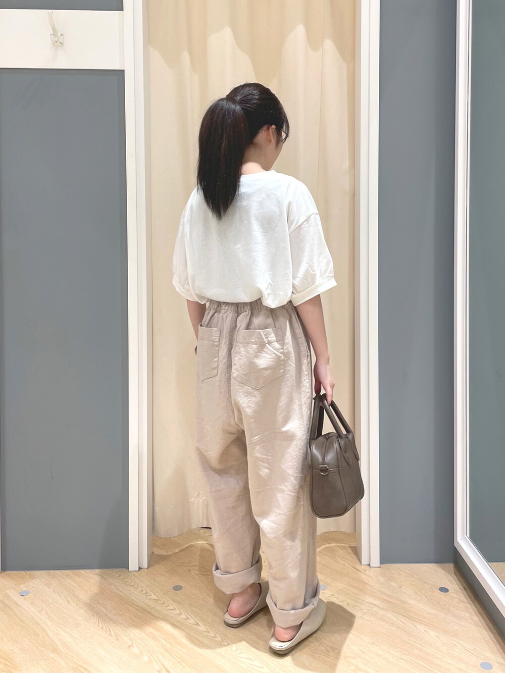 「コットン、リネン、ナチュラル、大人カジュアル、休日コーデ、ワントーンコーデ、SM2、サマンサ モスモス(Samansa Mos2)、サマンサモスモス、サマンサモスモス(Samansa Mos2)、春コーデ、夏コーデ」｜「Samansa Mos2のレースパッチワークパフスリーブカットソー（Tシャツ/カットソー、ホワイト系）」を使った、堀川さんさん（レディース・146cm）の春コーディネートの5枚目の写真