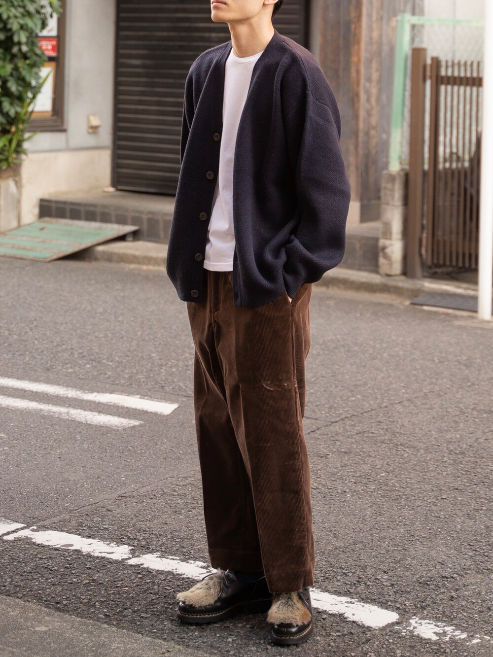 「カーディガン、コーデュロイ」｜「RUUBONの【RUUBON】rustic heavy weight cardigan / ラスティック ヘビーウエイト カーディガン（カーディガン/ボレロ、ブルー系）」を使った、ponさん（メンズ・168cm）の秋コーディネートの2枚目の写真