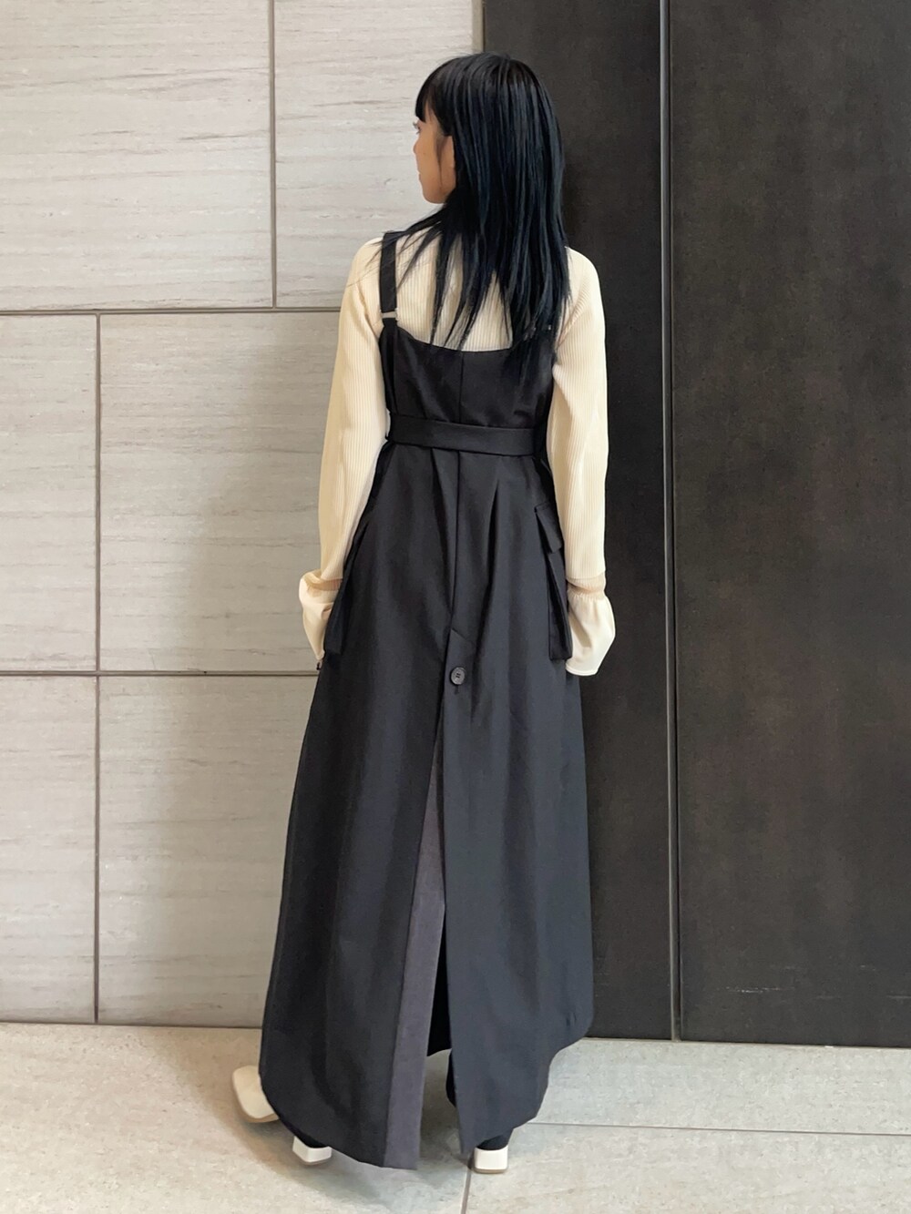 「UNITED TOKYOのリモーブコンビトレンチコート（トレンチコート、ブラック系）」を使った、UNITED TOKYO STAFFさん（レディース・150cm）の春コーディネートの7枚目の写真