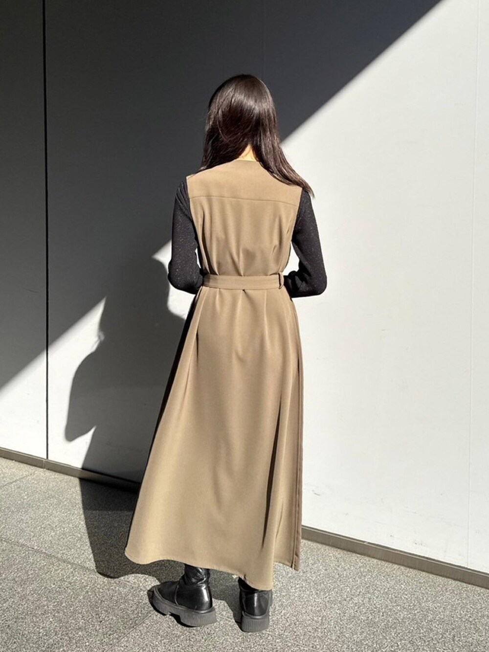 「UNITED TOKYOのシャドウラメリブニット（ニット/セーター、ブラック系）」を使った、UNITED TOKYO STAFFさん（レディース・163cm）の秋コーディネートの3枚目の写真