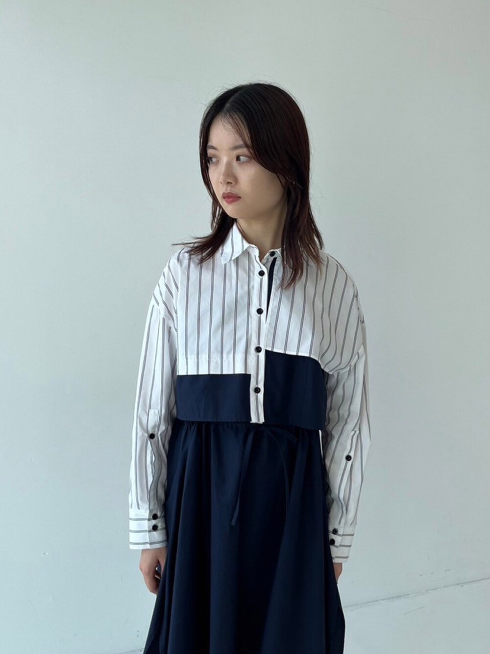 「秋服準備はじめました、シャツスタイル、ワンピース」｜「UNITED TOKYOの2ウェイレイヤードシャツワンピース（シャツワンピース、その他）」を使った、UNITED TOKYO STAFFさん（レディース・163cm）の秋コーディネートの3枚目の写真