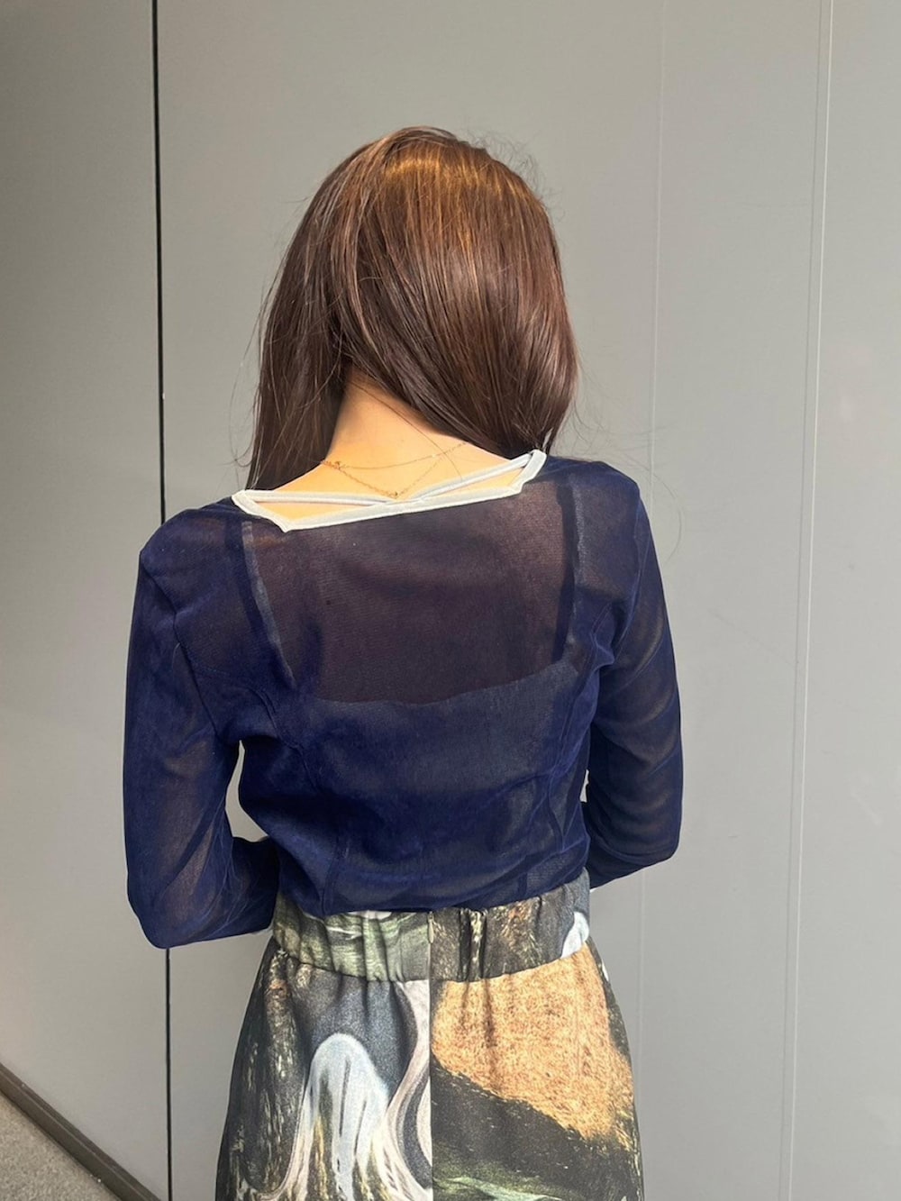 「UNITED TOKYOのバイカラーベロアプルオーバー（Tシャツ/カットソー、ブルー系）」を使った、UNITED TOKYO STAFFさん（レディース・158cm）の秋コーディネートの4枚目の写真