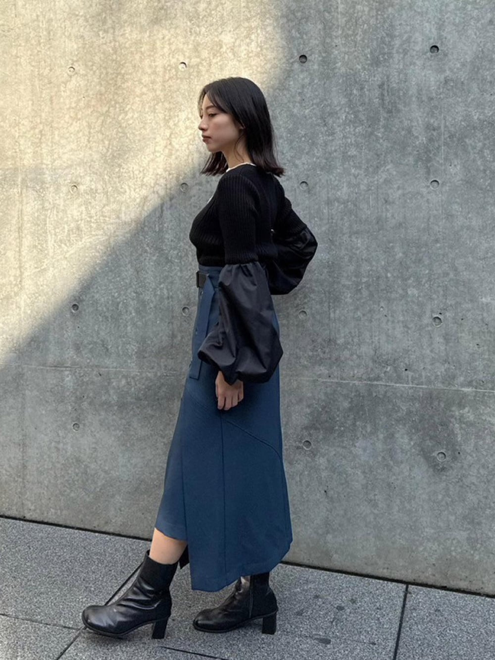 「UNITED TOKYOのバルーンスリーブニット（ニット/セーター、ブラック系）」を使った、UNITED TOKYO STAFFさん（レディース・161cm）の秋コーディネートの2枚目の写真