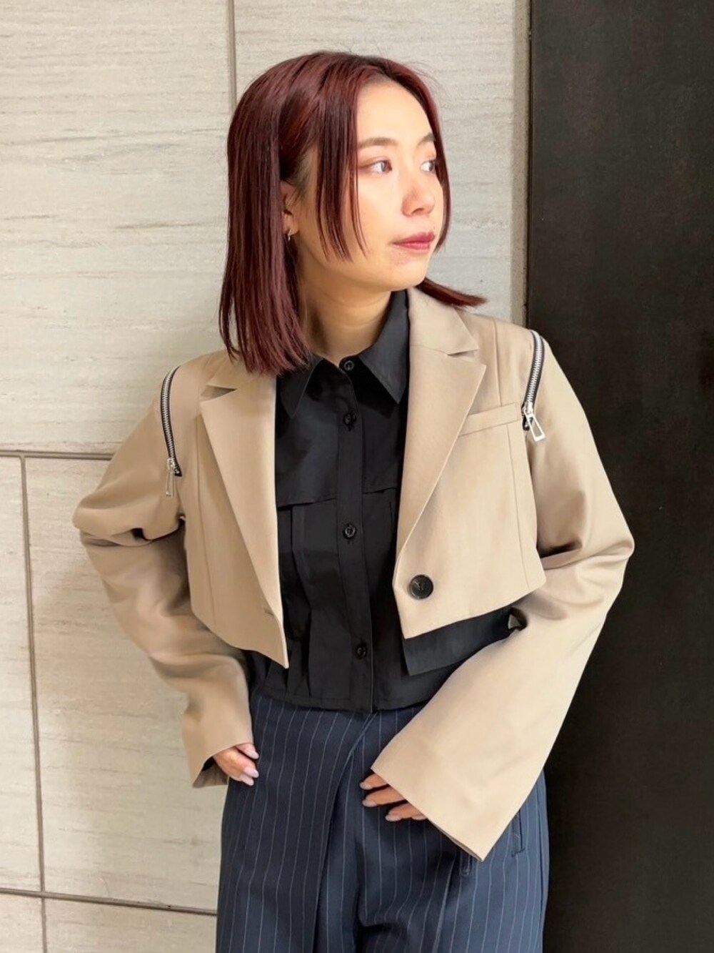 「UNITED TOKYOのリモーブコンビトレンチコート（トレンチコート、ベージュ系）」を使った、UNITED TOKYO STAFFさん（レディース・160cm）の春コーディネートの2枚目の写真