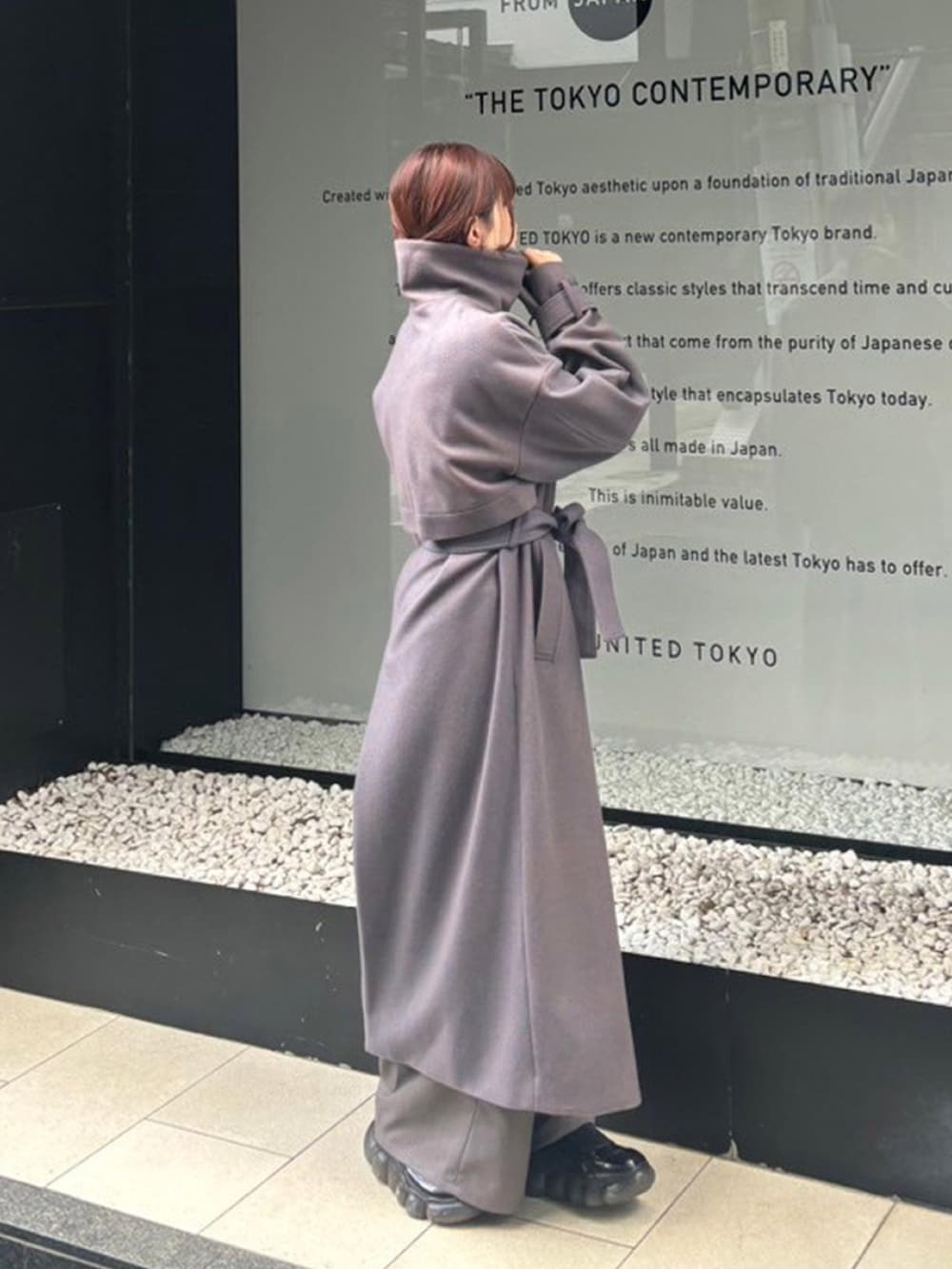 「UNITED TOKYOのスタンドカラーロングコート（ステンカラーコート、その他）」を使った、UNITED TOKYO STAFFさん（レディース・160cm）の秋コーディネートの3枚目の写真