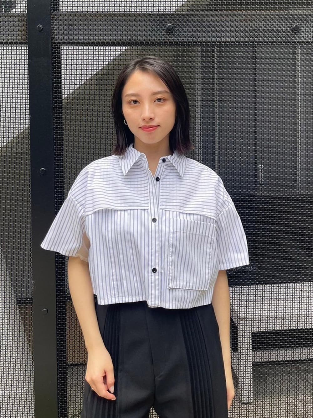 その他のシャツ/ブラウス、ブラック系のその他パンツを着用したレディースの春コーディネートの4枚目の写真