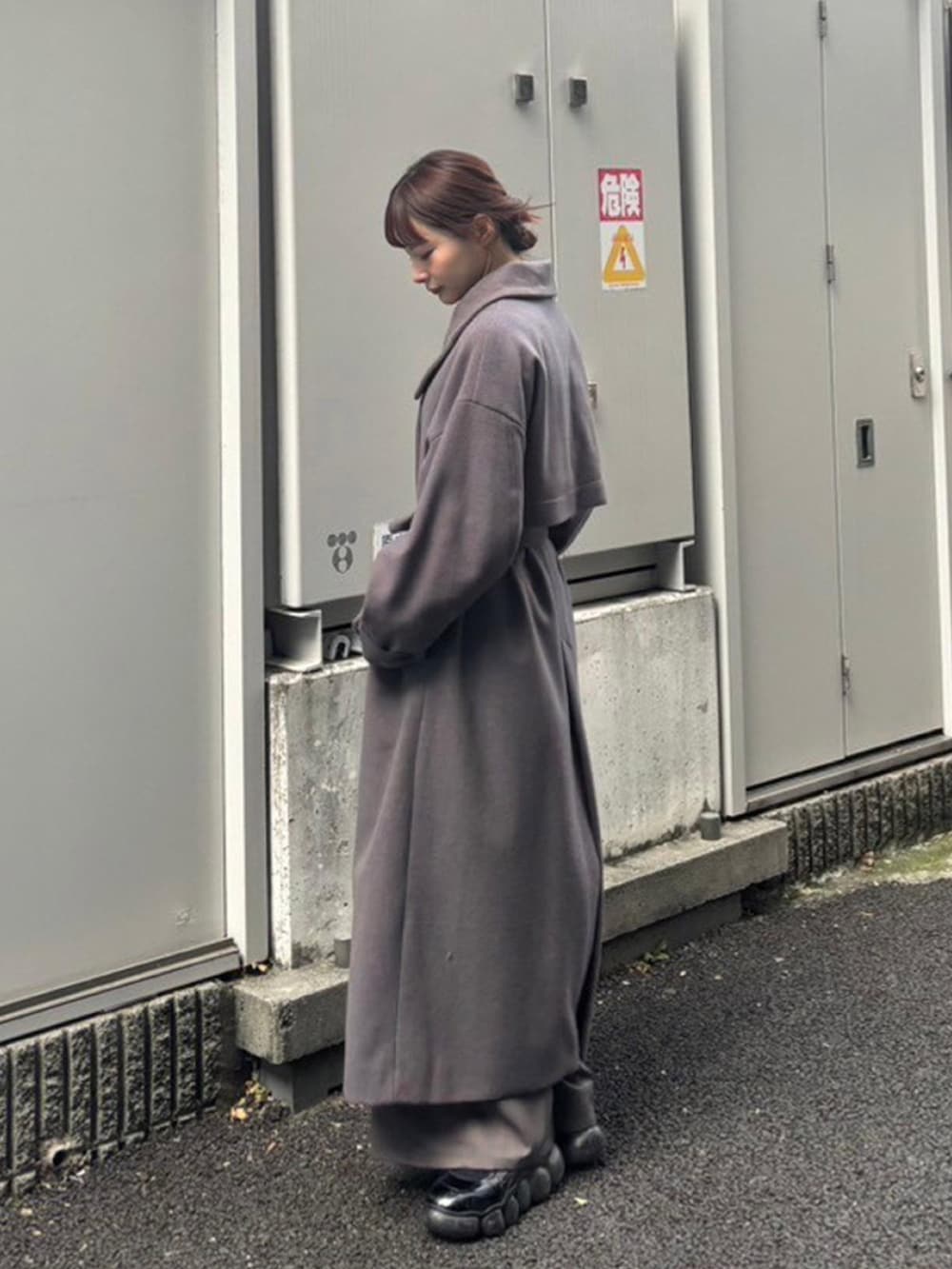 「UNITED TOKYOのスタンドカラーロングコート（ステンカラーコート、その他）」を使った、UNITED TOKYO STAFFさん（レディース・160cm）の秋コーディネートの2枚目の写真