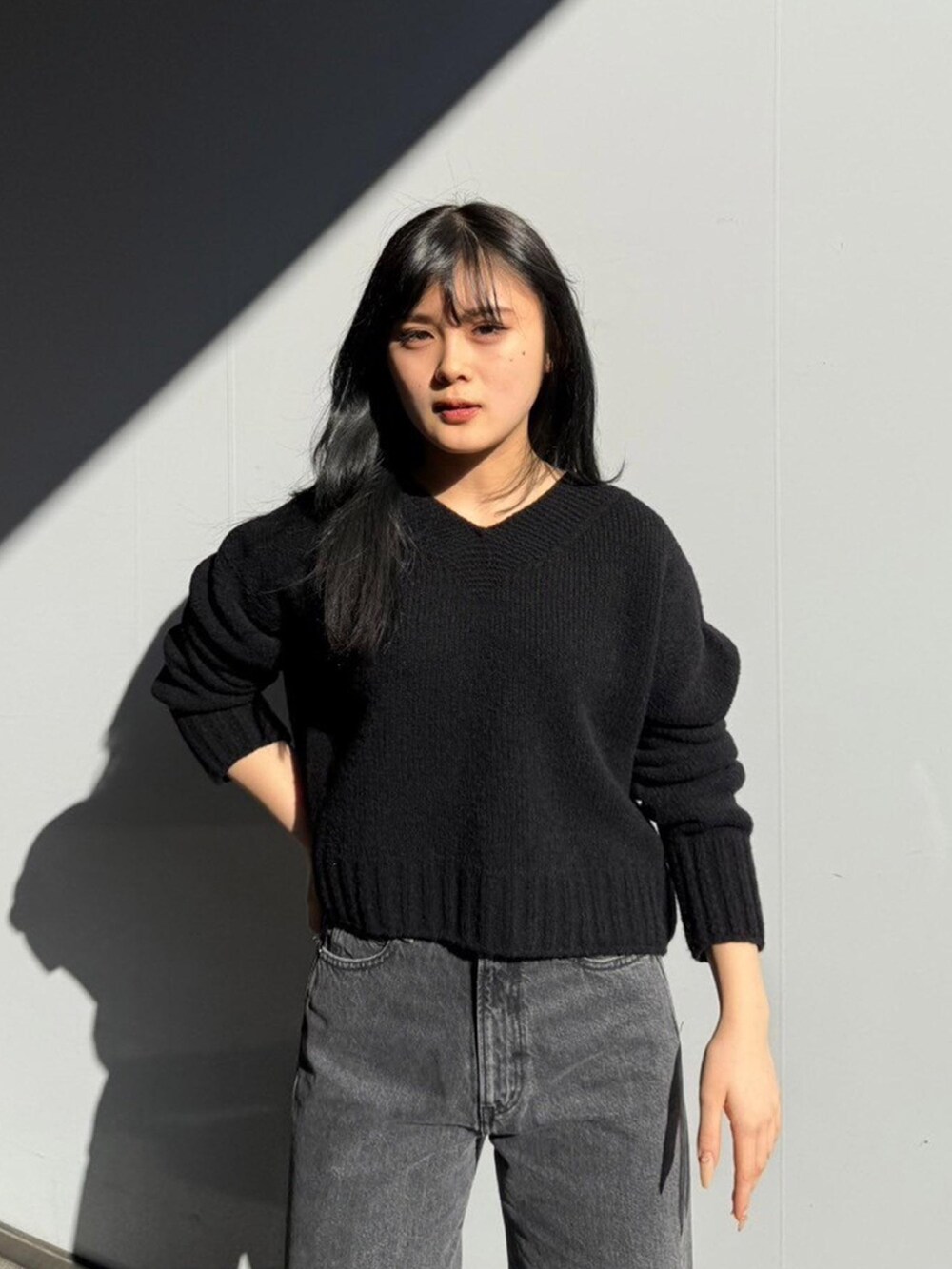 「UNITED TOKYOのスプレッドカラードデニムパンツ（デニムパンツ、ブラック系）」を使った、UNITED TOKYO STAFFさん（レディース・157cm）の秋コーディネートの4枚目の写真