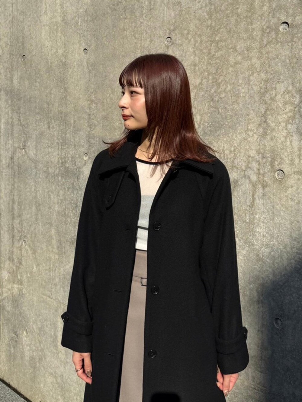 「UNITED TOKYOの【WEB限定】2wayステンコート（ステンカラーコート、ブラック系）」を使った、UNITED TOKYO STAFFさん（レディース・160cm）の秋コーディネートの4枚目の写真