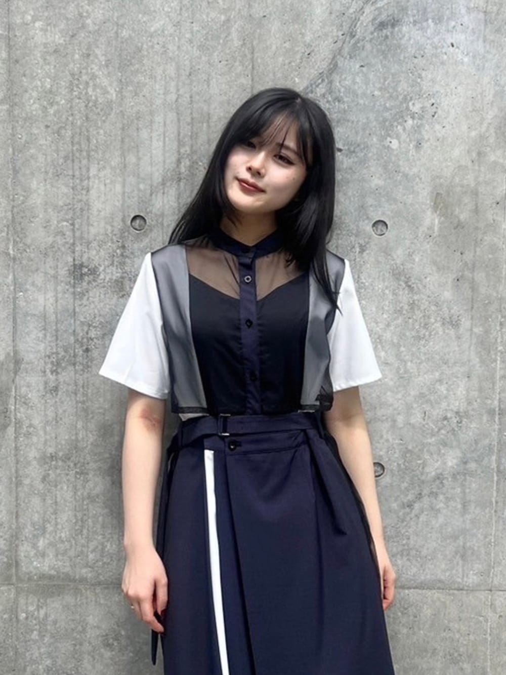 「UNITED TOKYOのシアードリームブロッキングワンピース（シャツワンピース、ブラック系）」を使った、UNITED TOKYO STAFFさん（レディース・157cm）の春コーディネートの5枚目の写真