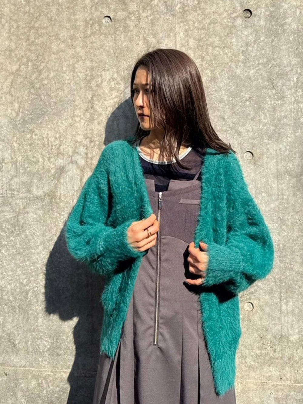 「UNITED TOKYOのシャギーモヘアカーディガン（カーディガン/ボレロ、グリーン系）」を使った、UNITED TOKYO STAFFさん（レディース・158cm）の秋コーディネートの4枚目の写真