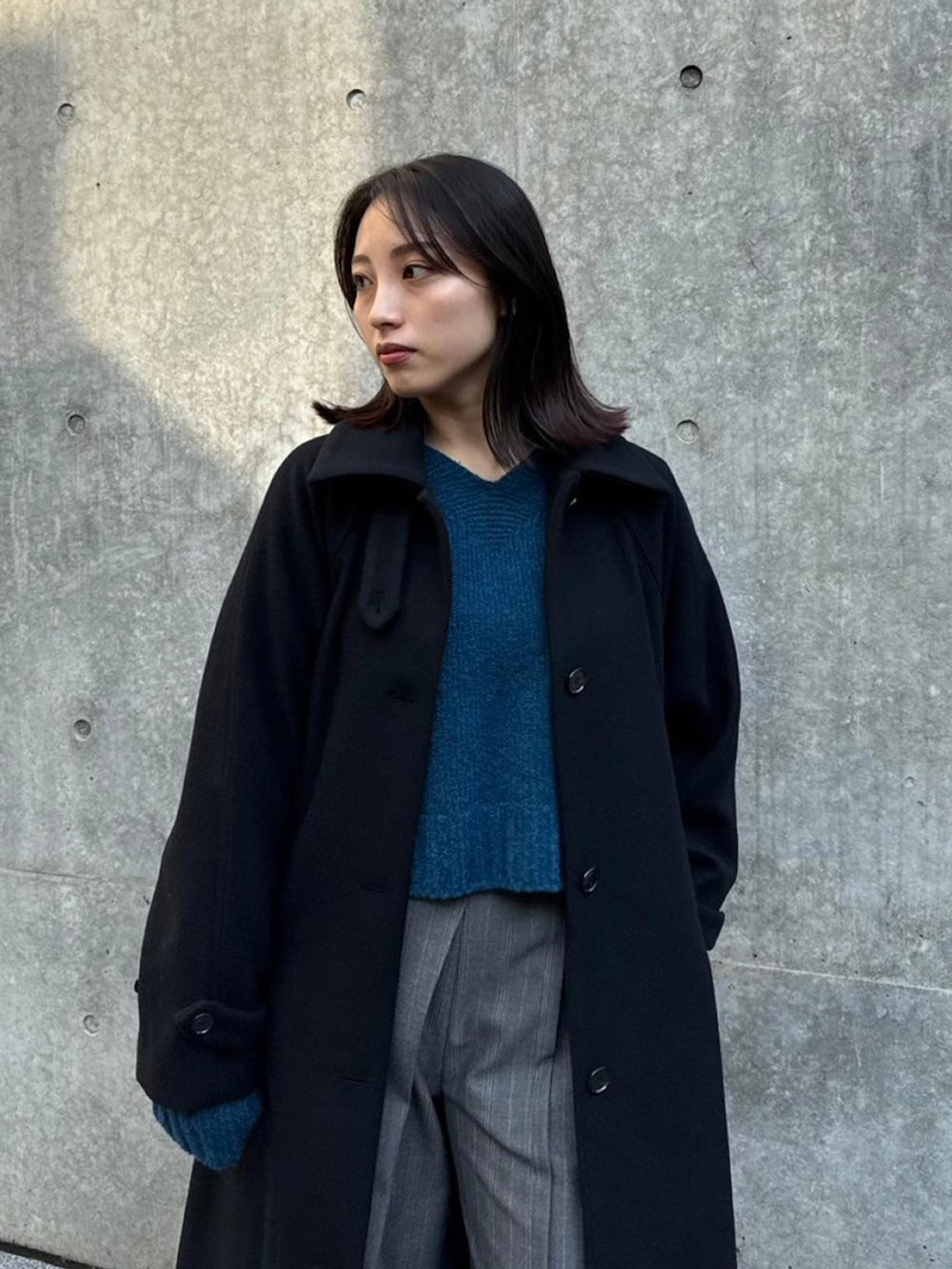 「UNITED TOKYOの【WEB限定】2wayステンコート（ステンカラーコート、ブラック系）」を使った、UNITED TOKYO STAFFさん（レディース・161cm）の秋コーディネートの4枚目の写真