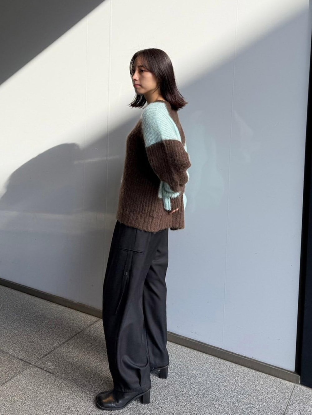 「UNITED TOKYOのランダムモチーフモヘアニット（ニット/セーター、ブラウン系）」を使った、UNITED TOKYO STAFFさん（レディース・161cm）の秋コーディネートの2枚目の写真