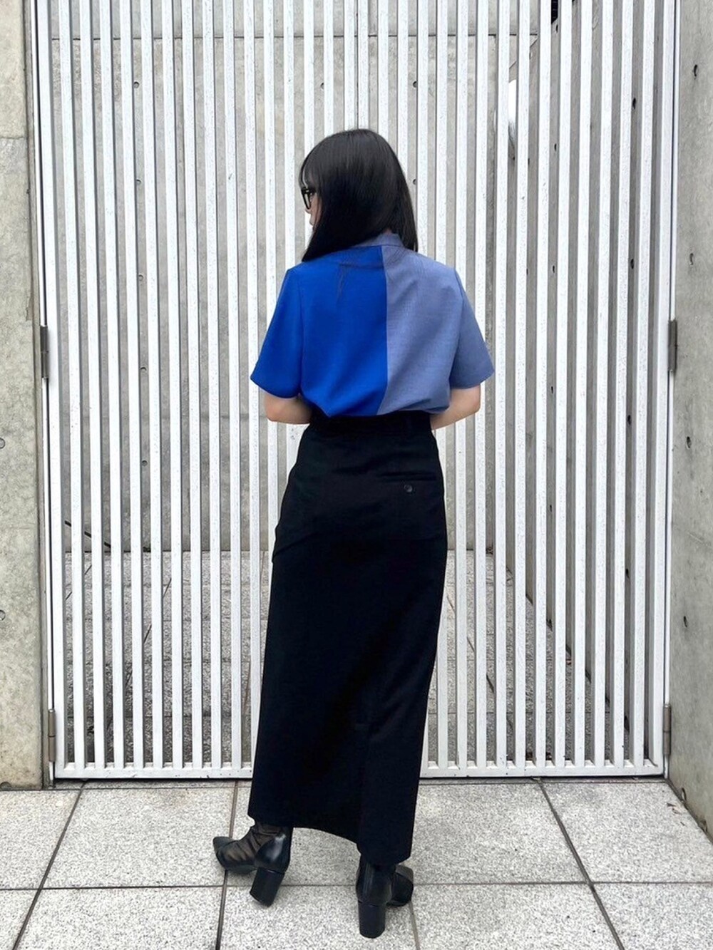 「UNITED TOKYOのバイカラーライトレイヤーブラウス（シャツ/ブラウス、ブルー系）」を使った、UNITED TOKYO STAFFさん（レディース・157cm）の春コーディネートの3枚目の写真