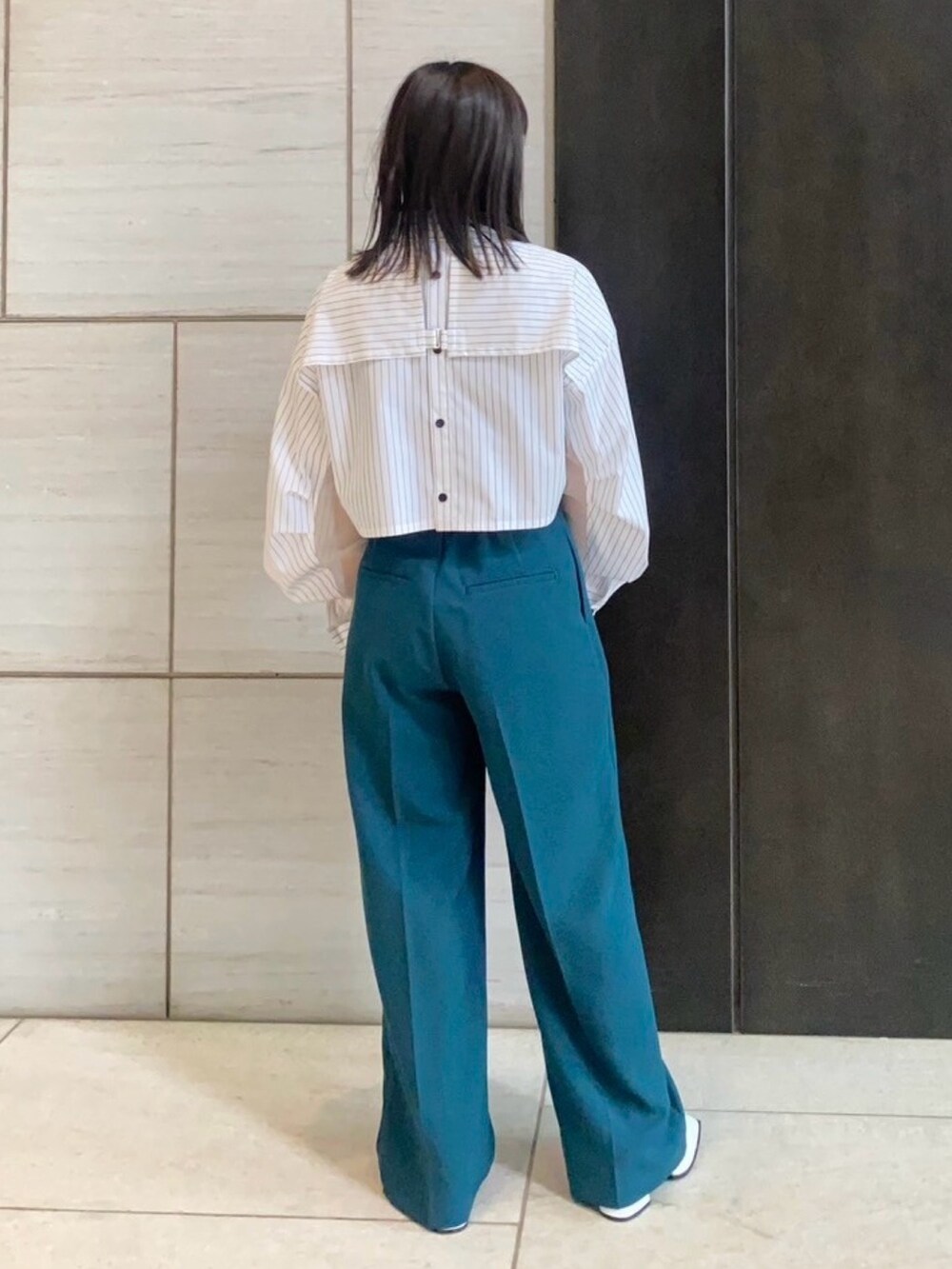 その他のシャツ/ブラウスを着用したレディースの春コーディネートの2枚目の写真