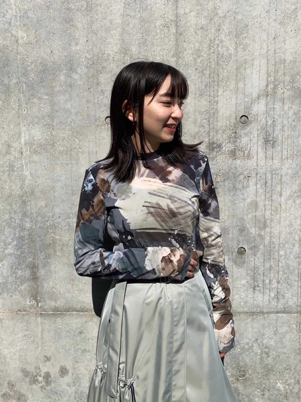 「UNITED TOKYOのルミネイトチュールカットソー（Tシャツ/カットソー、グレー系）」を使った、UNITED TOKYO STAFFさん（レディース・150cm）の春コーディネートの5枚目の写真