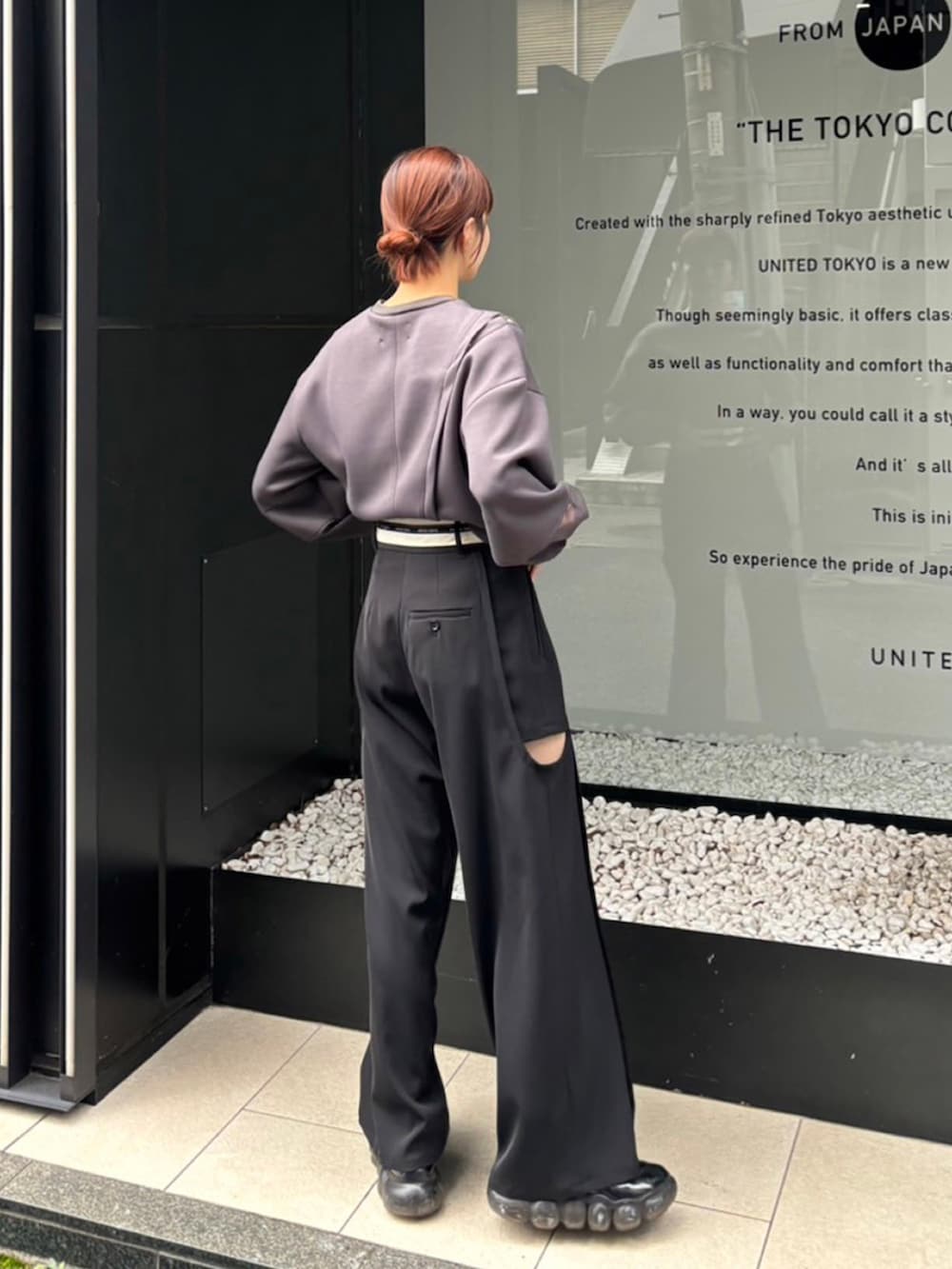 「UNITED TOKYOのシアードッキングデザイントップス（Tシャツ/カットソー、グレー系）」を使った、UNITED TOKYO STAFFさん（レディース・160cm）の秋コーディネートの2枚目の写真