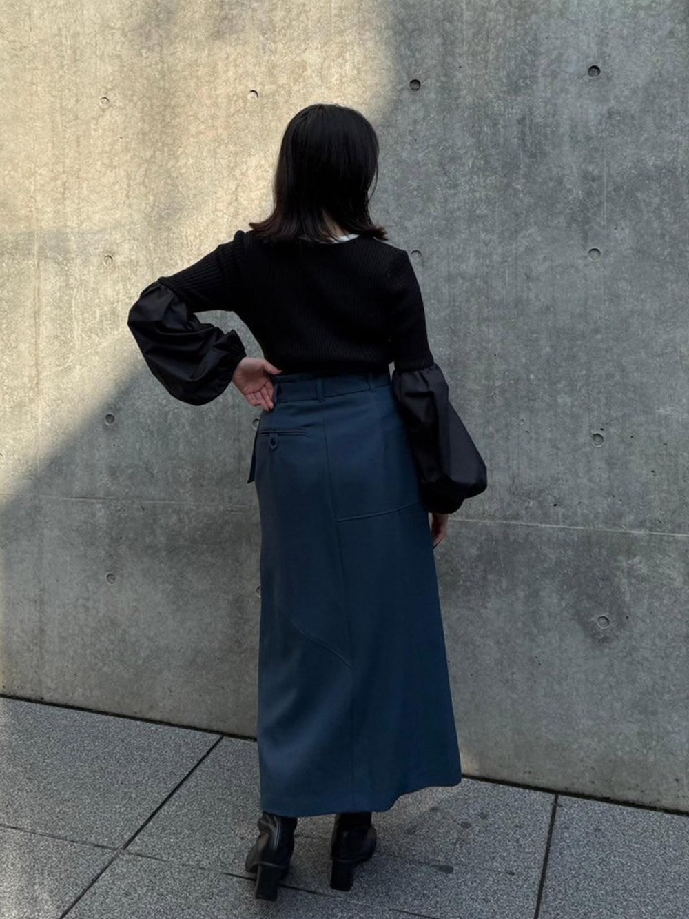 「UNITED TOKYOのバルーンスリーブニット（ニット/セーター、ブラック系）」を使った、UNITED TOKYO STAFFさん（レディース・161cm）の秋コーディネートの3枚目の写真