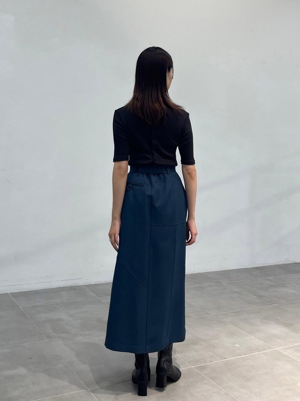「秋服準備はじめました、ブラウン、デートコーデ」｜「UNITED TOKYOのソフトタッチスリットネックトップス（Tシャツ/カットソー、ブラウン系）」を使った、UNITED TOKYO STAFFさん（レディース・163cm）の秋コーディネートの3枚目の写真