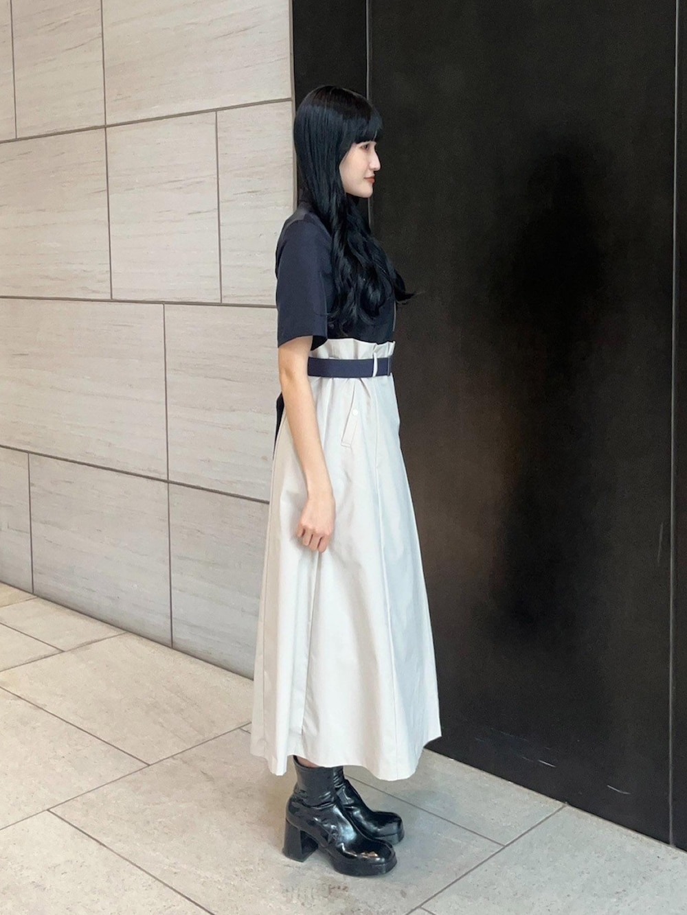 「UNITED TOKYOのアーティクルコンビワンピース（ワンピース、ブラック系）」を使った、UNITED TOKYO STAFFさん（レディース・165cm）の春コーディネートの4枚目の写真