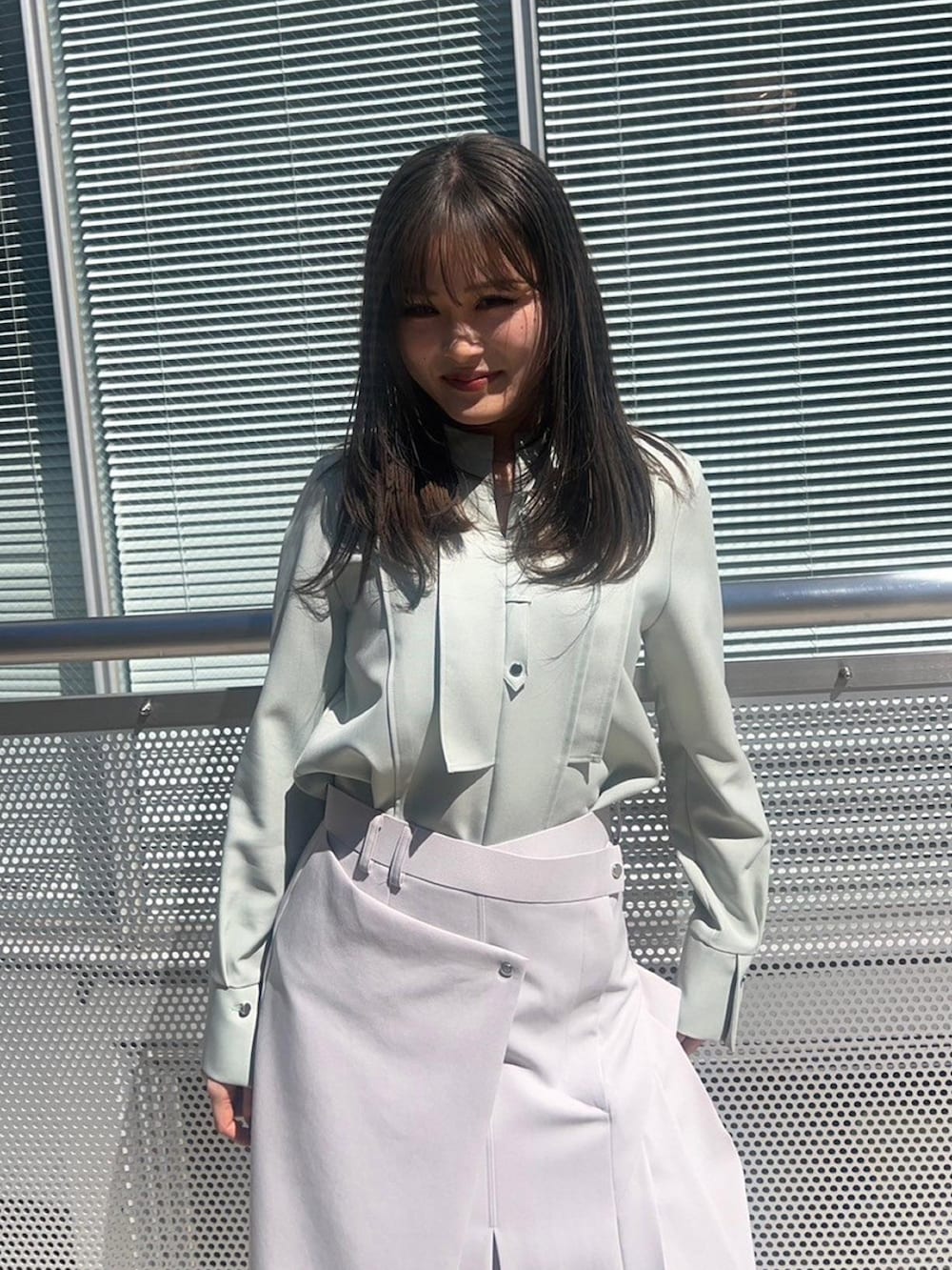 「UNITED TOKYOのネックデザインブラウス（シャツ/ブラウス、グリーン系）」を使った、UNITED TOKYO STAFFさん（レディース・157cm）の春コーディネートの5枚目の写真