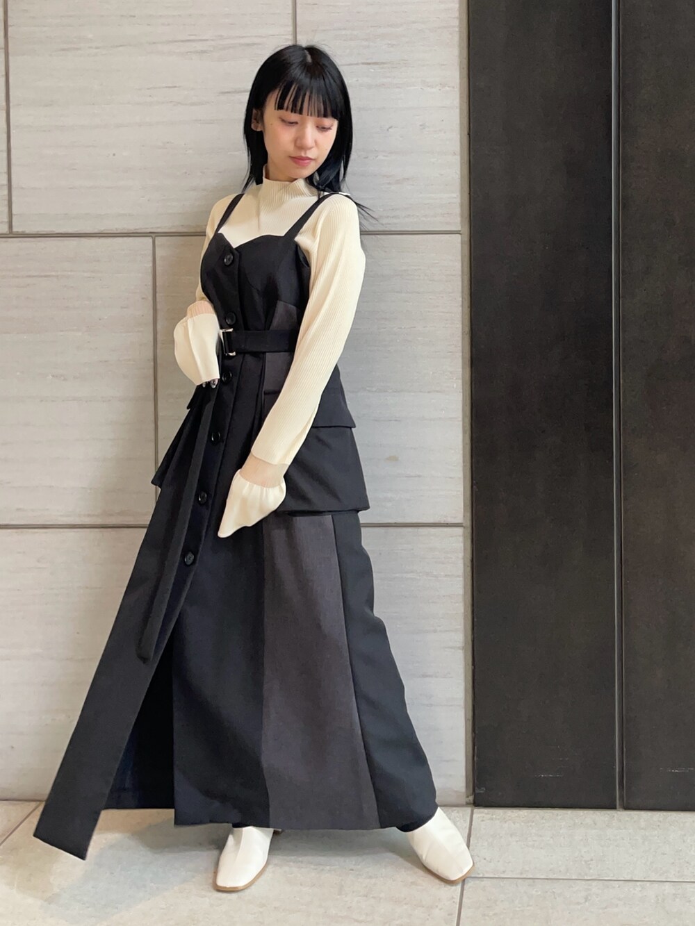 「UNITED TOKYOのリモーブコンビトレンチコート（トレンチコート、ブラック系）」を使った、UNITED TOKYO STAFFさん（レディース・150cm）の春コーディネートの5枚目の写真