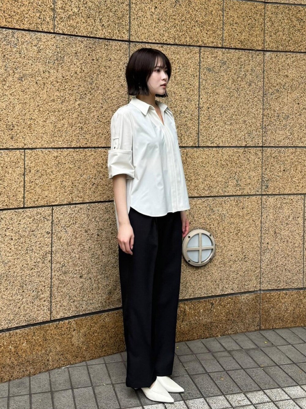 「UNITED TOKYOの2wayエポレットデザインブラウス（シャツ/ブラウス、ベージュ系）」を使った、UNITED TOKYO STAFFさん（レディース・162cm）の春コーディネートの4枚目の写真