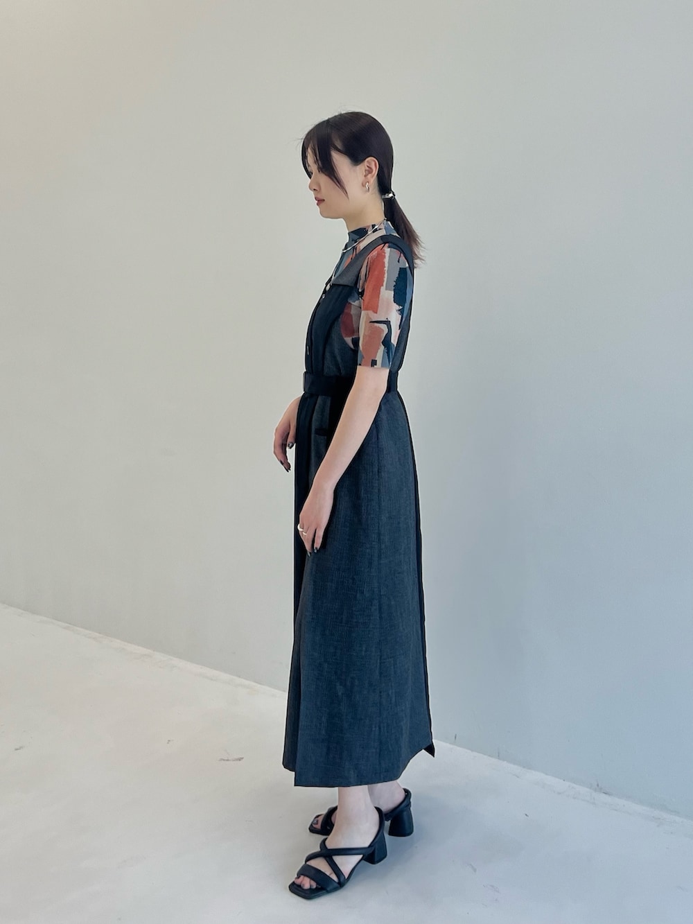 「UNITED TOKYOのクルールミューズフィットプルオーバー（Tシャツ/カットソー、ベージュ系）」を使った、UNITED TOKYO STAFFさん（レディース・163cm）の夏コーディネートの3枚目の写真