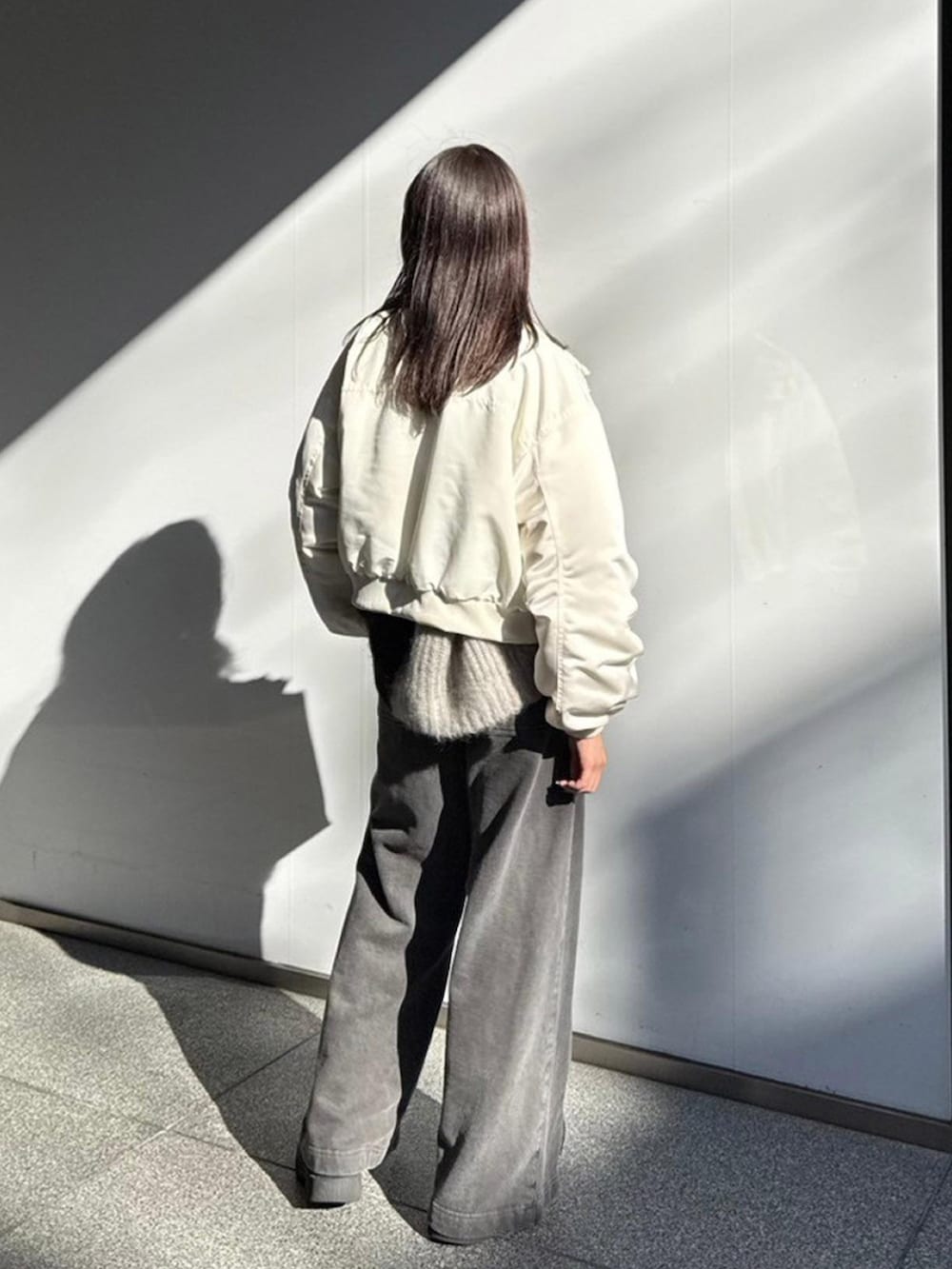 「UNITED TOKYOのスタンドカラーパディングMA-1（ブルゾン、ベージュ系）」を使った、UNITED TOKYO STAFFさん（レディース・163cm）の秋コーディネートの4枚目の写真