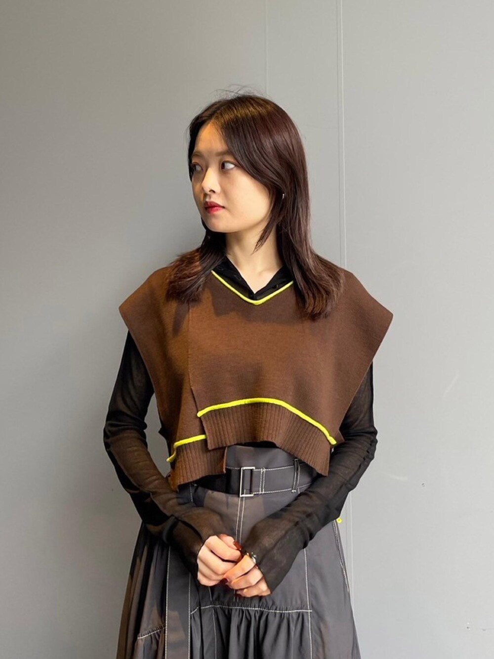 「UNITED TOKYOのフロントボタンシアーカットソー（Tシャツ/カットソー、ブラック系）」を使った、UNITED TOKYO STAFFさん（レディース・163cm）の秋コーディネートの4枚目の写真