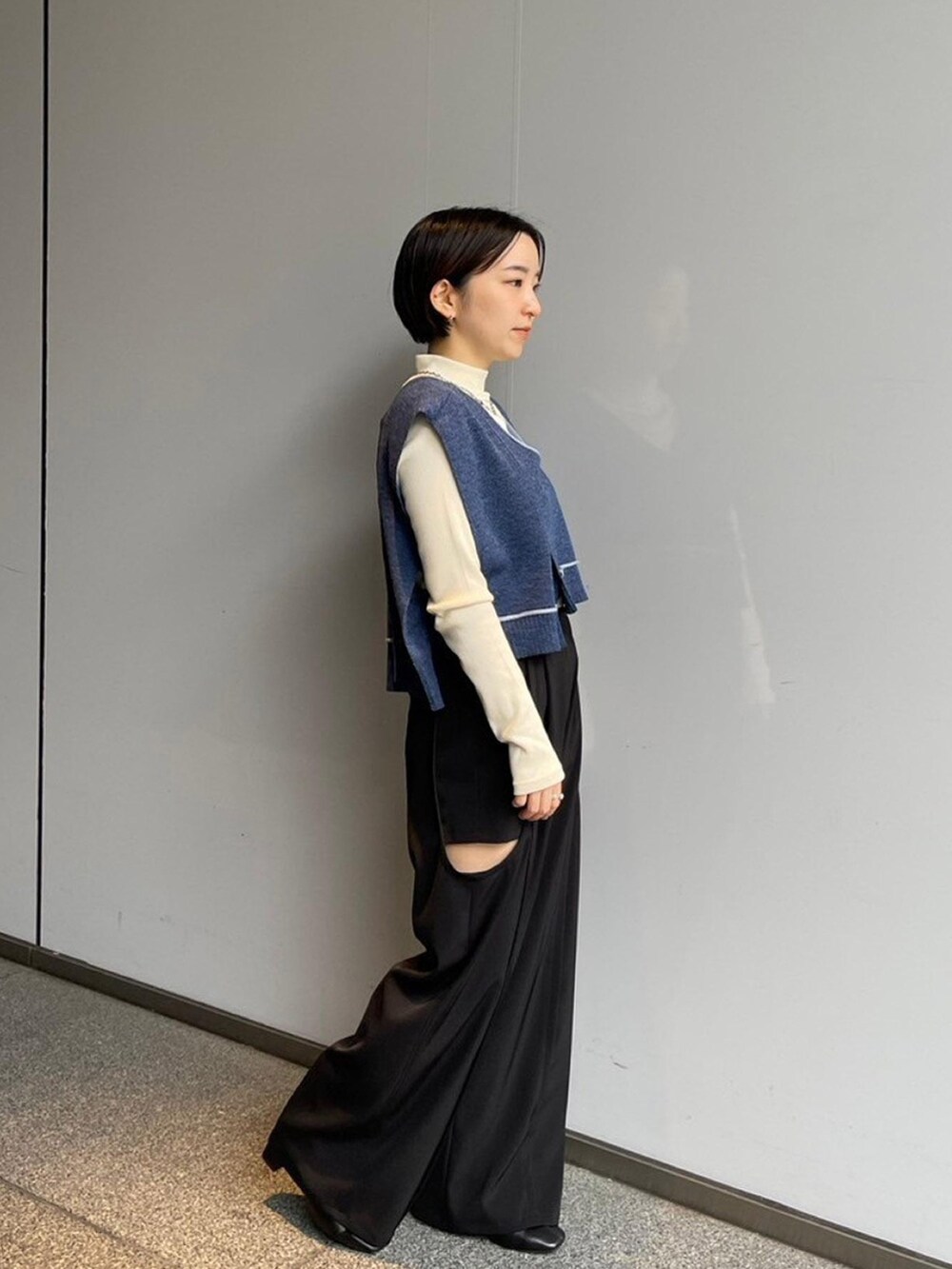 「UNITED TOKYOのソフトタッチロングスリーブトップス-ウォッシャブル-（Tシャツ/カットソー、ホワイト系）」を使った、UNITED TOKYO STAFFさん（レディース・150cm）の秋コーディネートの2枚目の写真