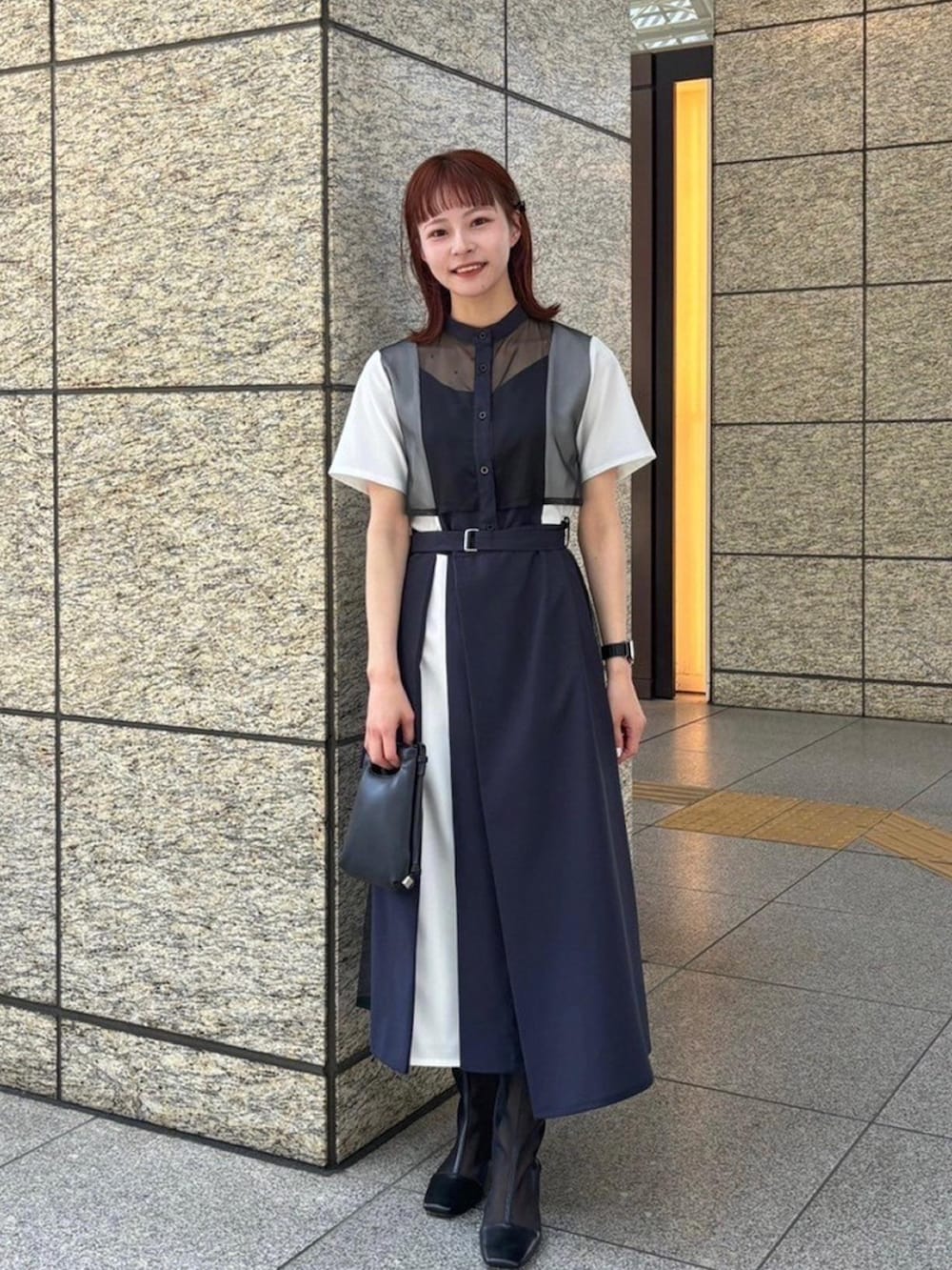 「UNITED TOKYOのシアードリームブロッキングワンピース（シャツワンピース、ブラック系）」を使った、UNITED TOKYO STAFFさん（レディース・160cm）の春コーディネートの2枚目の写真