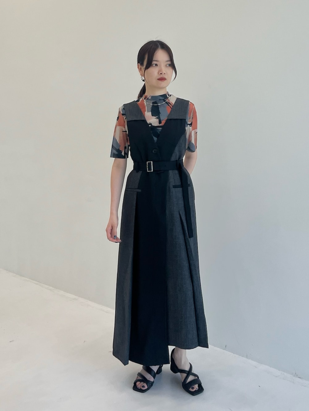 「UNITED TOKYOのクルールミューズフィットプルオーバー（Tシャツ/カットソー、ベージュ系）」を使った、UNITED TOKYO STAFFさん（レディース・163cm）の夏コーディネートの2枚目の写真