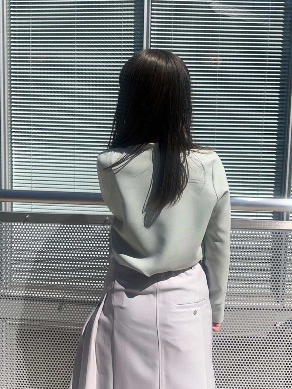 「UNITED TOKYOのネックデザインブラウス（シャツ/ブラウス、グリーン系）」を使った、UNITED TOKYO STAFFさん（レディース・157cm）の春コーディネートの6枚目の写真