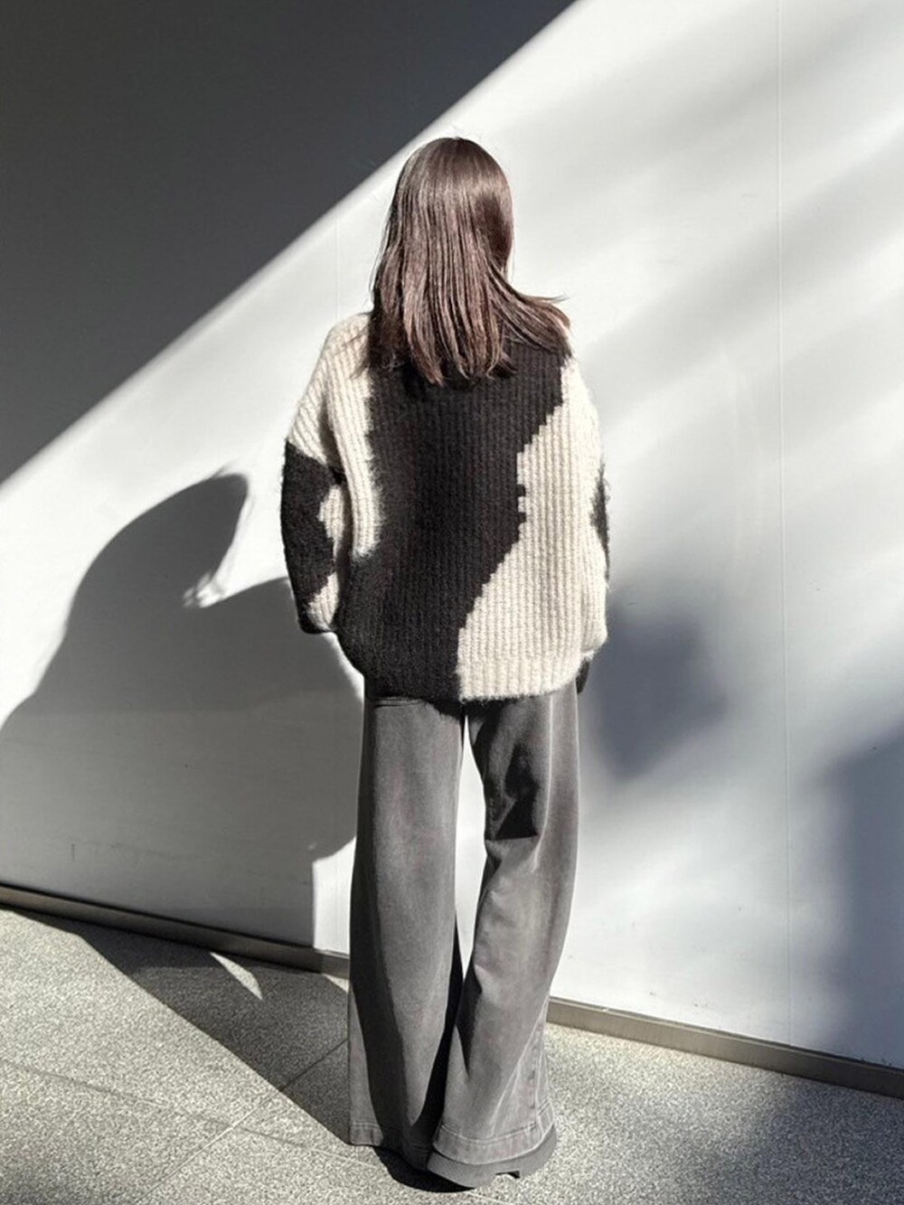 「UNITED TOKYOのランダムモチーフモヘアニット（ニット/セーター、グレー系）」を使った、UNITED TOKYO STAFFさん（レディース・163cm）の秋コーディネートの3枚目の写真