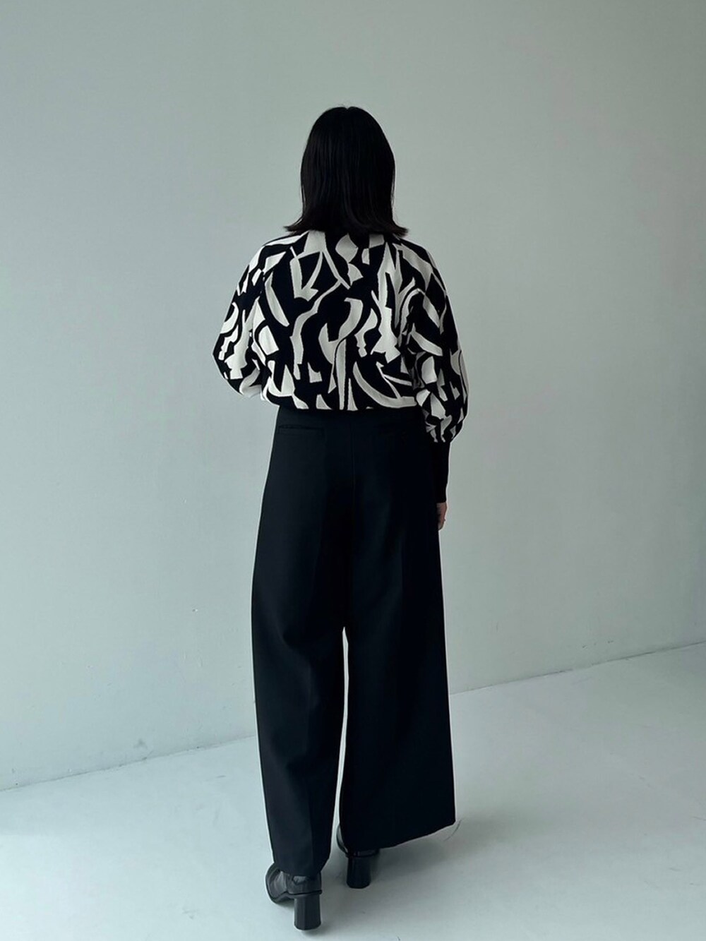 その他のニット/セーターを着用したレディースの秋コーディネートの2枚目の写真