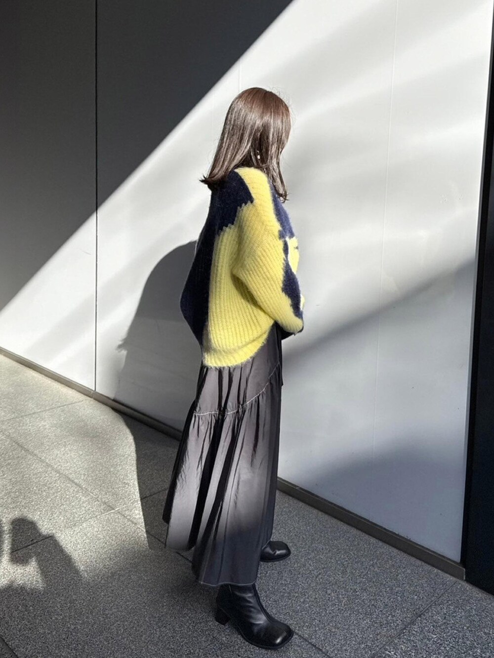 「UNITED TOKYOのランダムモチーフモヘアニット（ニット/セーター、ブルー系）」を使った、UNITED TOKYO STAFFさん（レディース・158cm）の秋コーディネートの2枚目の写真