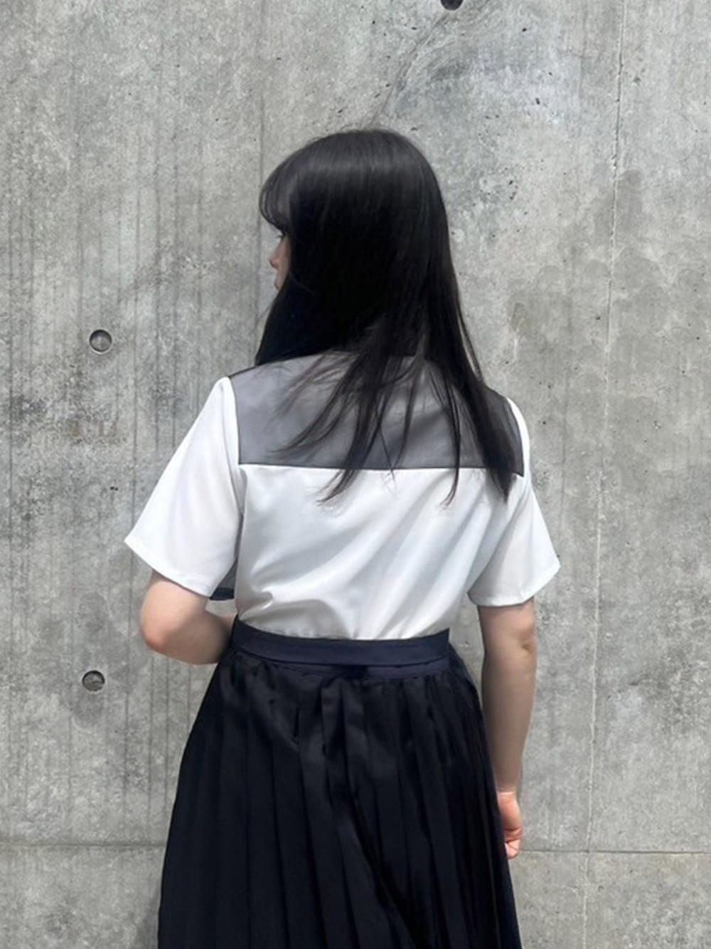 「UNITED TOKYOのシアードリームブロッキングワンピース（シャツワンピース、ブラック系）」を使った、UNITED TOKYO STAFFさん（レディース・157cm）の春コーディネートの6枚目の写真