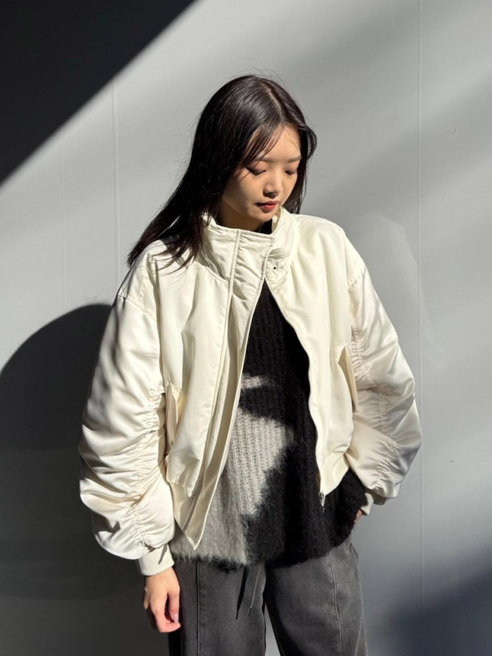 「UNITED TOKYOのスタンドカラーパディングMA-1（ブルゾン、ベージュ系）」を使った、UNITED TOKYO STAFFさん（レディース・163cm）の秋コーディネートの5枚目の写真