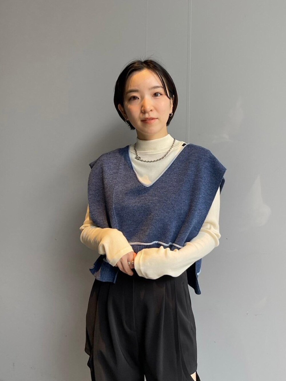 「UNITED TOKYOのソフトタッチロングスリーブトップス-ウォッシャブル-（Tシャツ/カットソー、ホワイト系）」を使った、UNITED TOKYO STAFFさん（レディース・150cm）の秋コーディネートの4枚目の写真