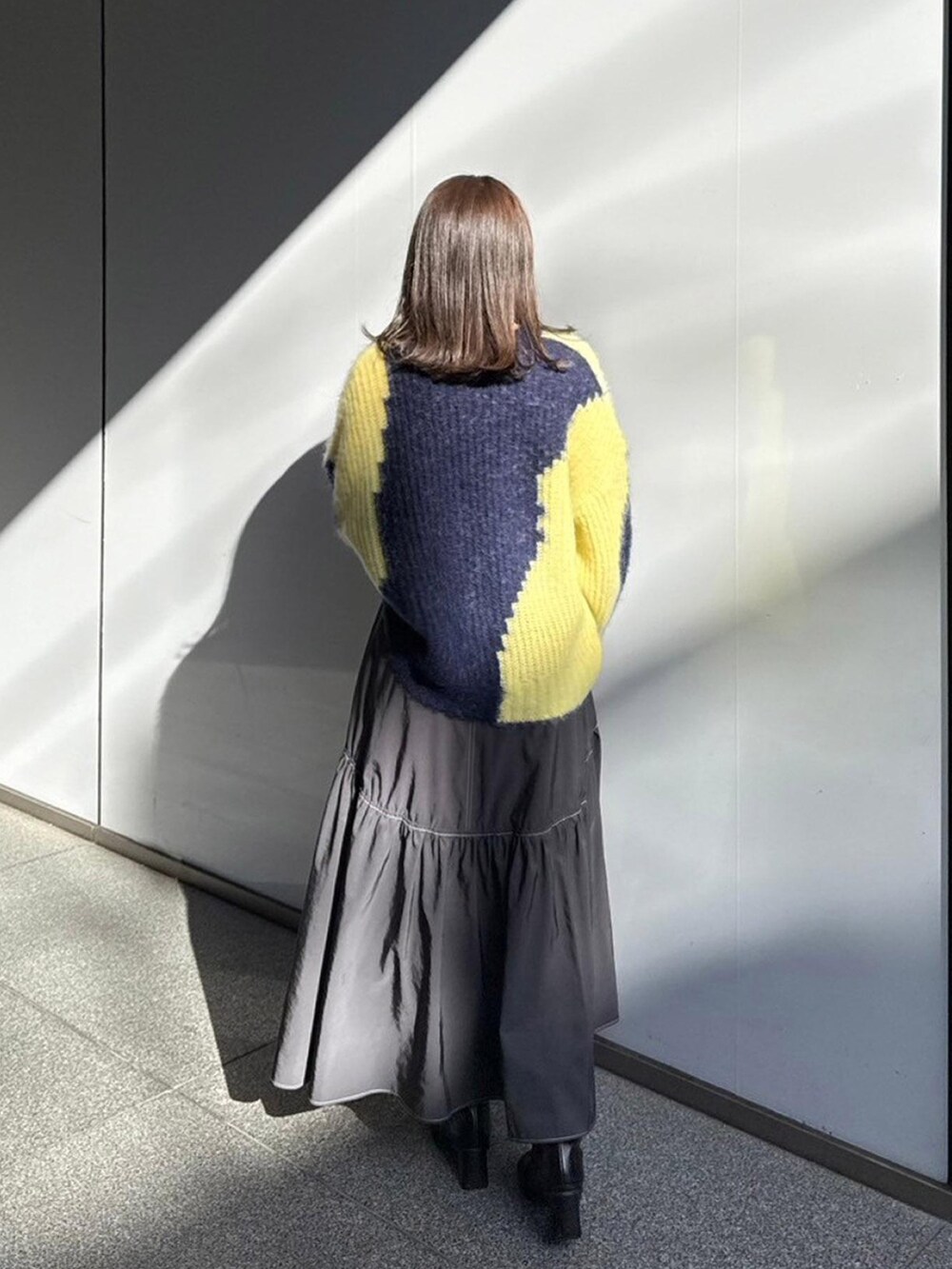 「UNITED TOKYOのランダムモチーフモヘアニット（ニット/セーター、ブルー系）」を使った、UNITED TOKYO STAFFさん（レディース・158cm）の秋コーディネートの3枚目の写真