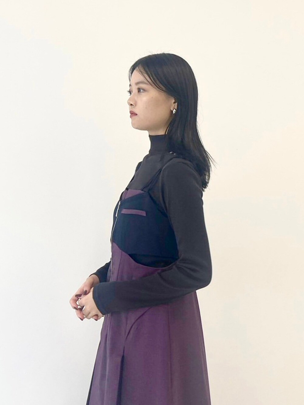 「UNITED TOKYOのサイドスリットキャミワンピース（ワンピース、パープル系）」を使った、UNITED TOKYO STAFFさん（レディース・163cm）の秋コーディネートの5枚目の写真