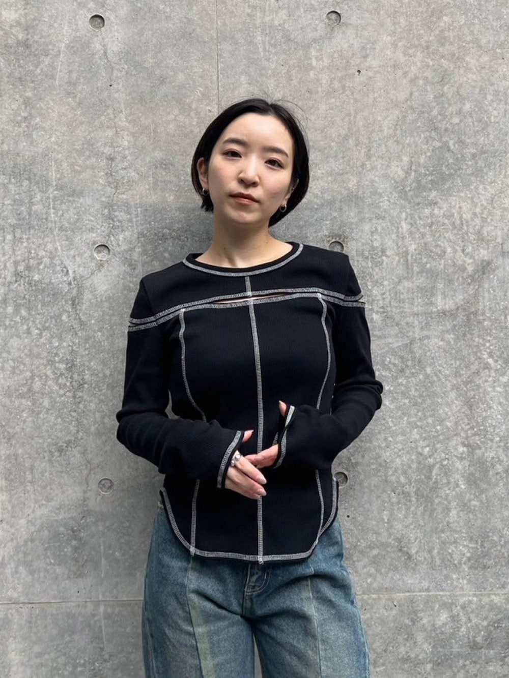 「UNITED TOKYOのカットアウトテレコトップス（Tシャツ/カットソー、ブラック系）」を使った、UNITED TOKYO STAFFさん（レディース・150cm）の秋コーディネートの4枚目の写真