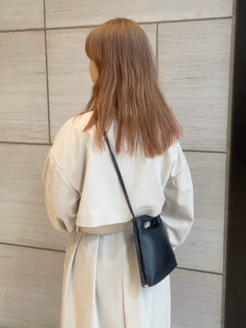 「UNITED TOKYOのスタンドカラーロングコート（トレンチコート、ベージュ系）」を使った、UNITED TOKYO STAFFさん（レディース・164cm）の春コーディネートの6枚目の写真