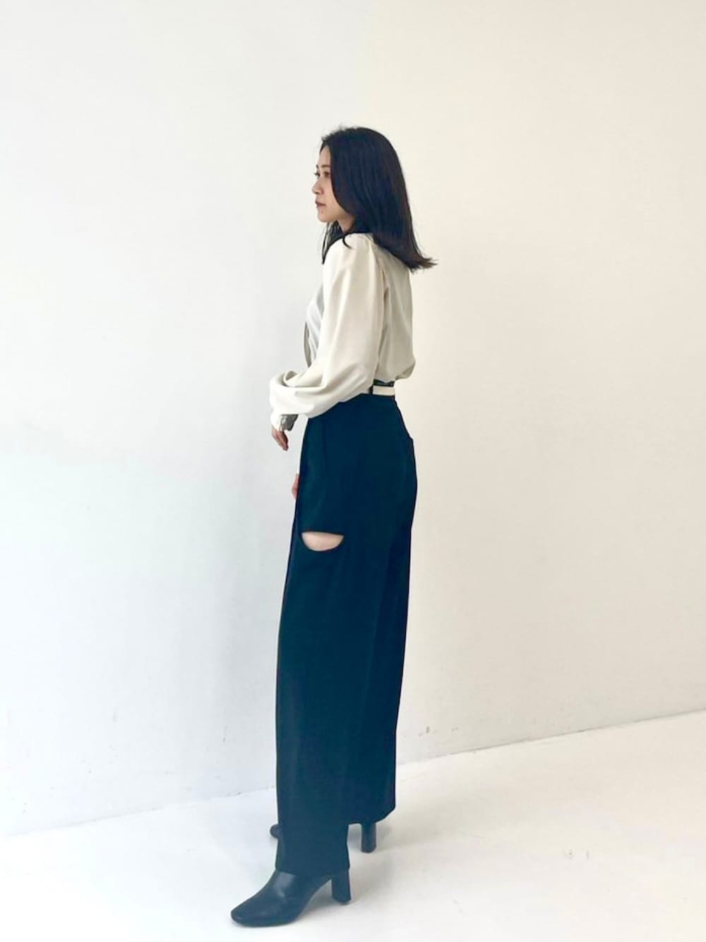 「UNITED TOKYOのフォルムシャーリングブラウス（シャツ/ブラウス、ベージュ系）」を使った、UNITED TOKYO STAFFさん（レディース・158cm）の秋コーディネートの2枚目の写真