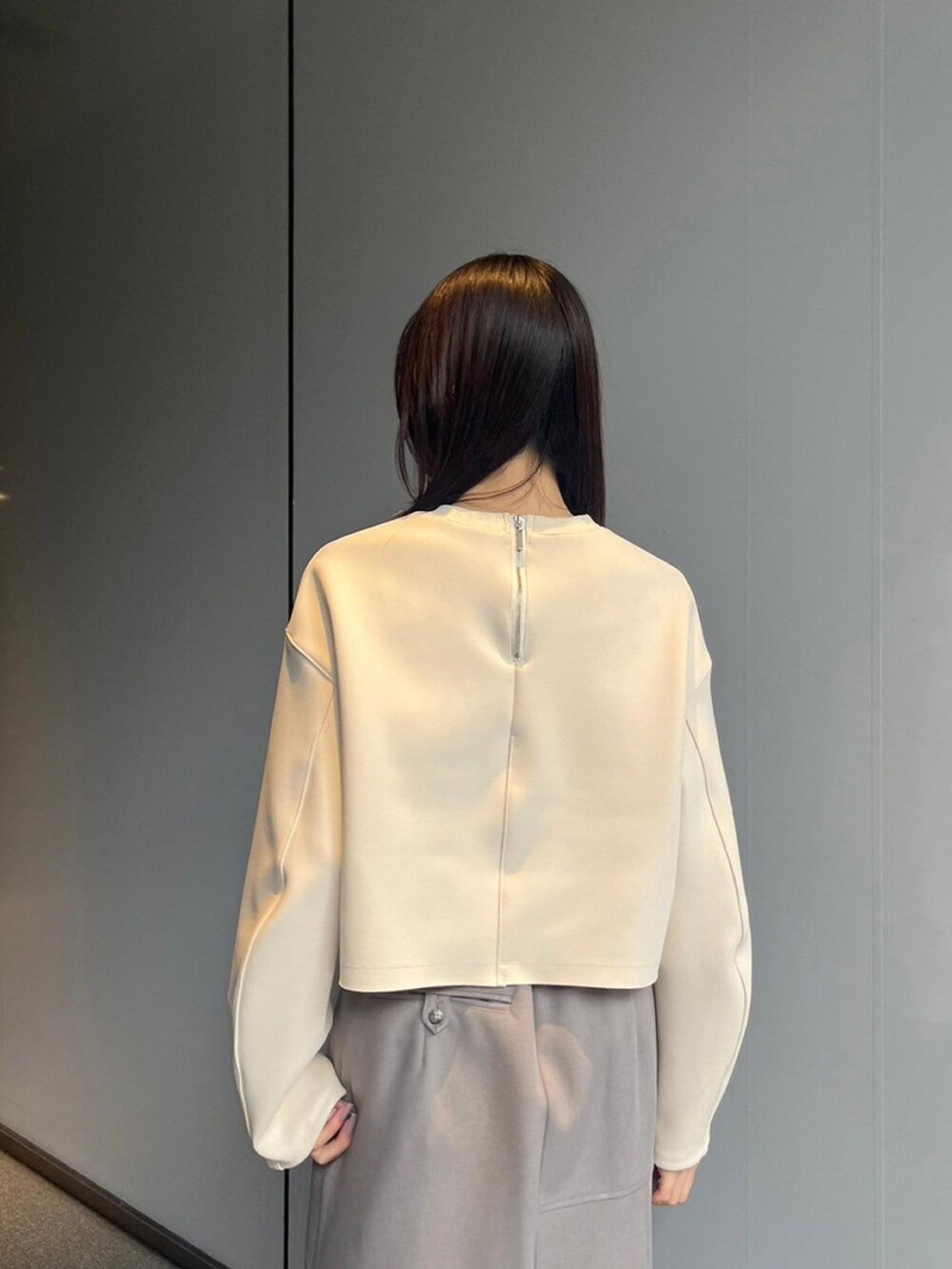 「UNITED TOKYOのボンディングカットプルオーバー（スウェット、ベージュ系）」を使った、UNITED TOKYO STAFFさん（レディース・163cm）の秋コーディネートの4枚目の写真