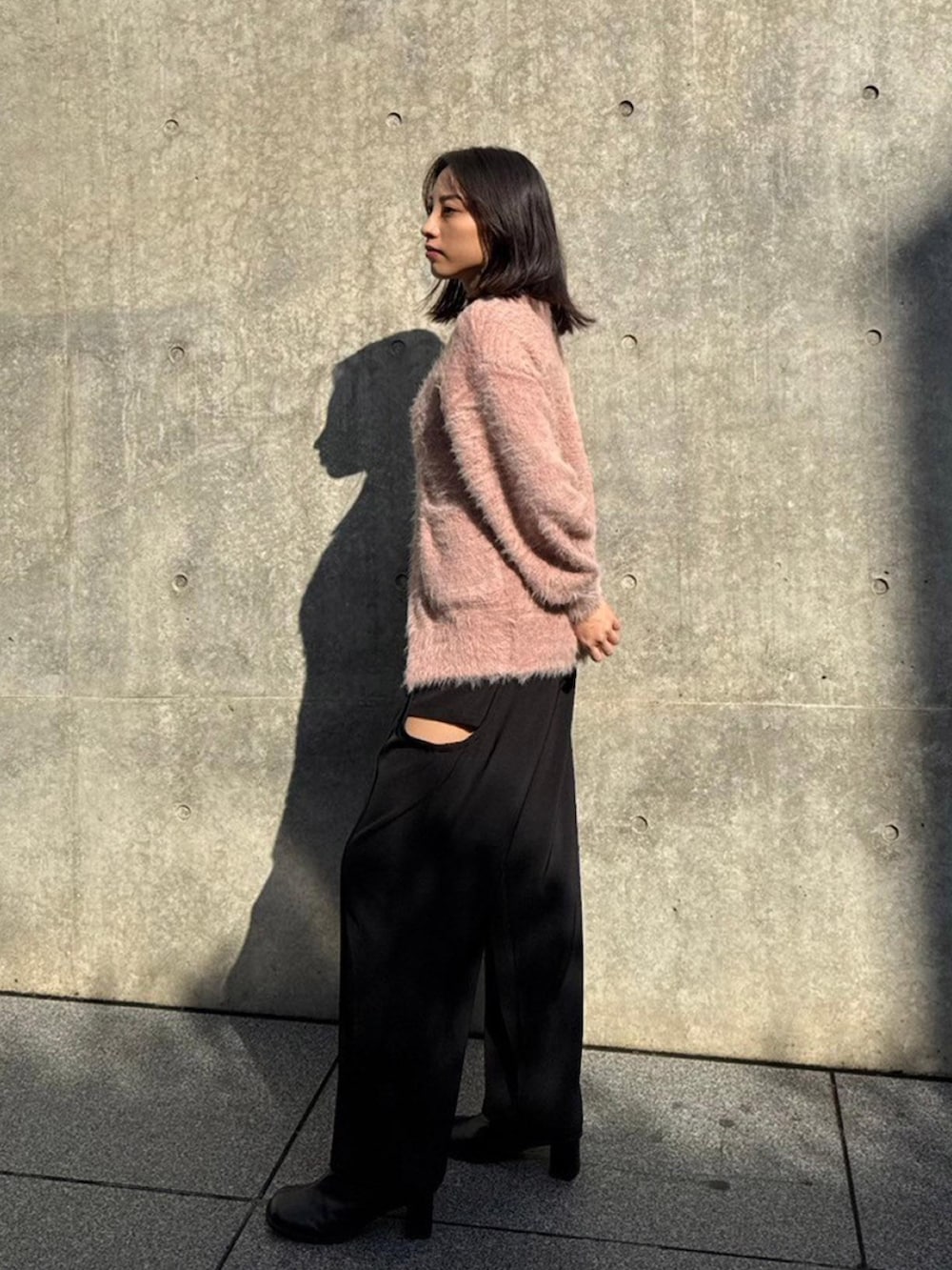 「UNITED TOKYOのシャギーモヘアカーディガン（カーディガン/ボレロ、ピンク系）」を使った、UNITED TOKYO STAFFさん（レディース・158cm）の秋コーディネートの2枚目の写真