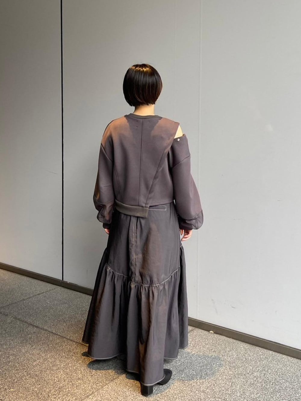 「UNITED TOKYOのシアードッキングデザイントップス（Tシャツ/カットソー、グレー系）」を使った、UNITED TOKYO STAFFさん（レディース・150cm）の秋コーディネートの3枚目の写真
